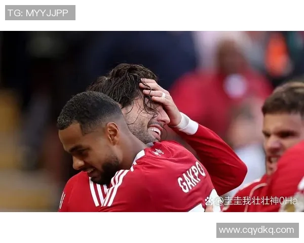 英超激战：里昂逆转利物浦神奇扑救引发争议判罚全场沸腾