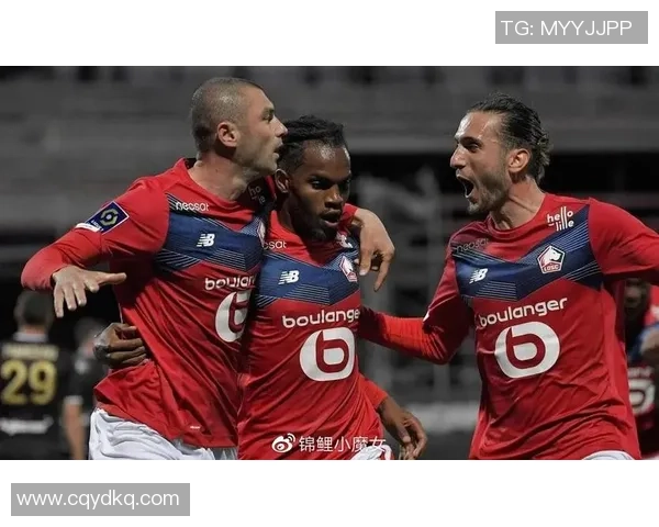 英超激战巴黎圣日耳曼大胜曼联补时进球点燃全场激情与转会传闻