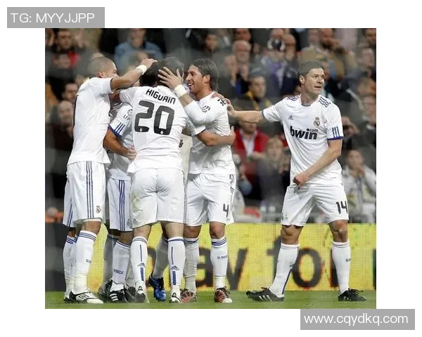 德甲激战AC米兰与本菲卡战平红牌事件引发全场热议与战术分析