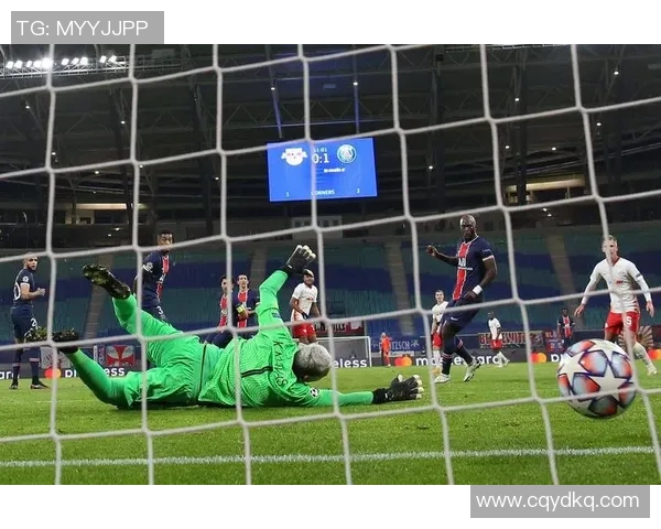 德甲精彩对决巴黎圣日耳曼逆转莱比锡神扑引发争议判罚全场沸腾